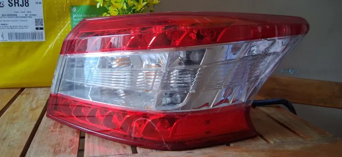 Lanterna Sentra 2014 direita