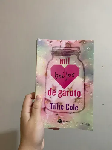 LIVRO MIL BEIJOS DE GAROTO