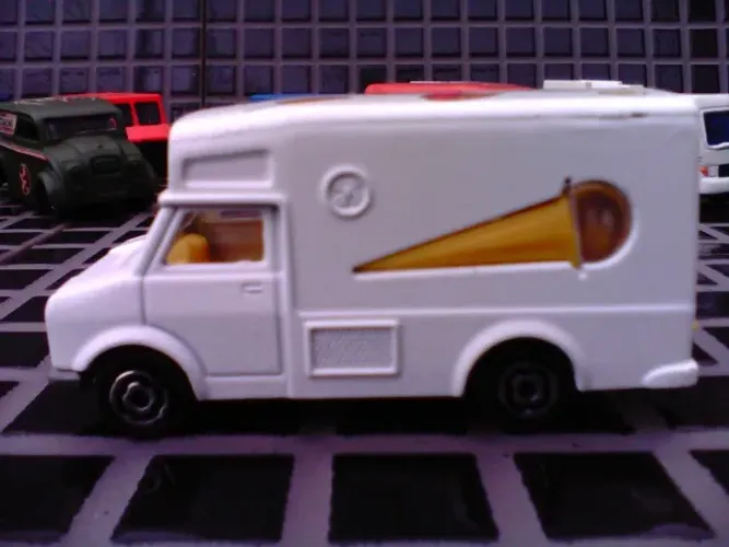MINIATURA FOURGON FORD E-350 1984 MAJORETTE FRANCE NO. 259 1/67 Sorvete Ice Cream LaGlace