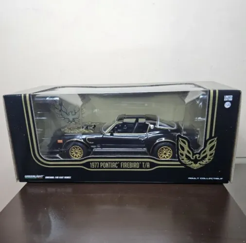 Miniatura Pontiac Firebird T/A 1977 - 1/24 Greenlight