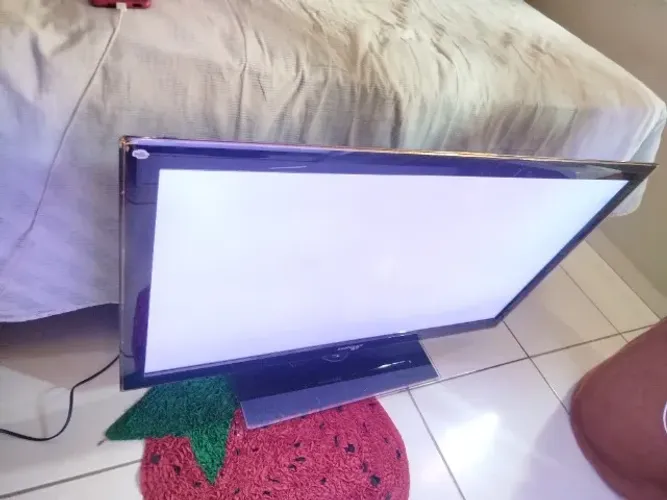 Vendo TV Samsung 40 polegadas de LED observação falta colocar película polarizado