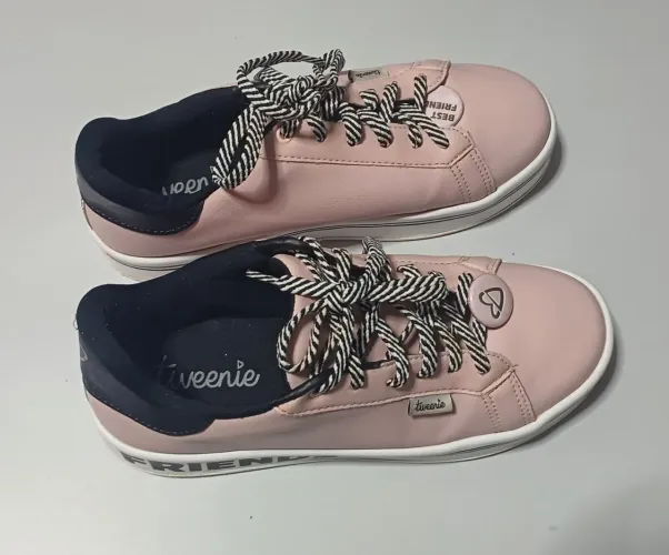 Tênis feminino tamanho 36 semi novo