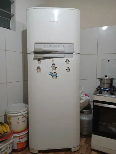 Vendo uma geladeira Electrolux excelente
