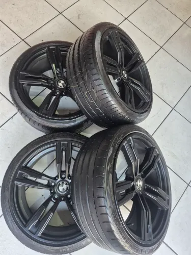 Jogo de rodas aro 19 bmw  com pneus de brinde