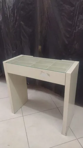 Mesa expositora para manicure