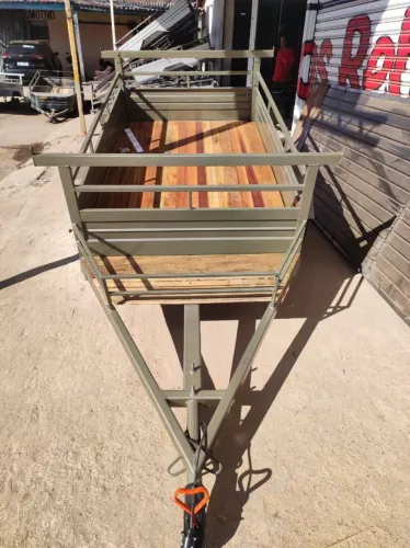 Reboque 2,00 x 1,20 com cestinha.