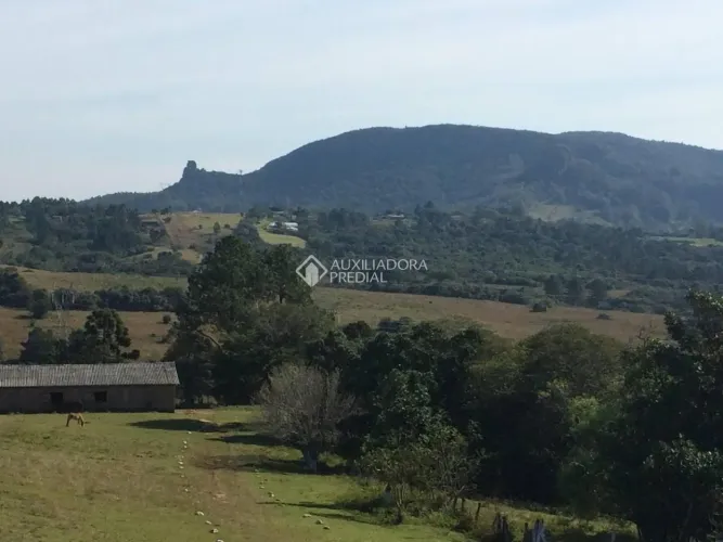 Sítio com 2 açudes e casas, vista para o morro da Morungava