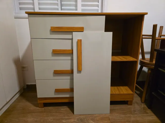 Cômoda 4 gavetas e sapateira. Menos de um ano de uso.