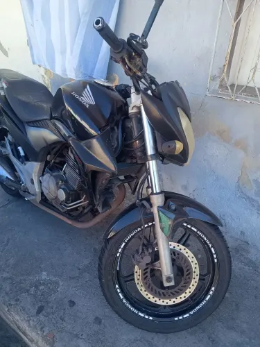 CB300R ANO 2013 PRETA