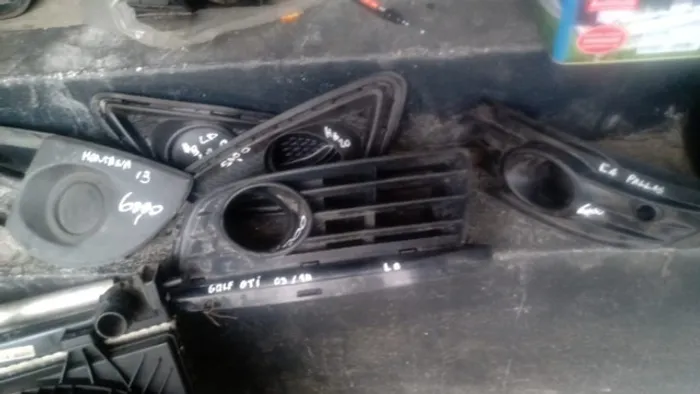 Acabamento Farol de Milha Golf GTi / HB20 / C4 Pallas / Montana