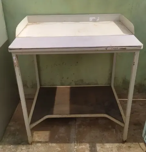 Mesa  / Bancada de metal