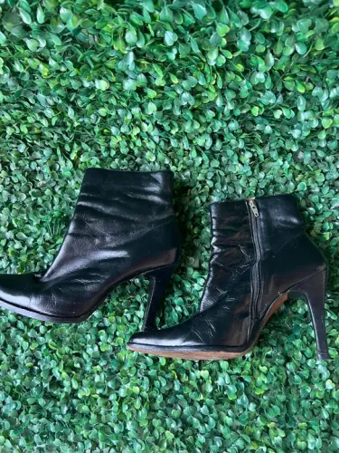 BOTA EM COURO