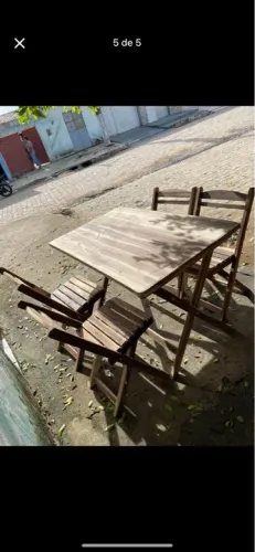 Mesas e cadeiras 