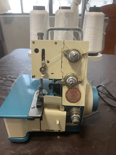 Mini máquina de costura overloque
