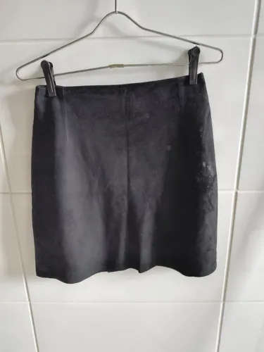 Saia em Chamois preta