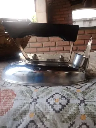 ferro de passar roupas antigo marca saci