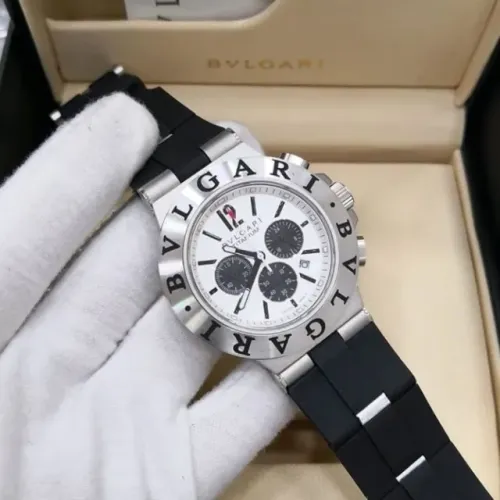 Relógio Bvlgari Prata titanium com fundo branco