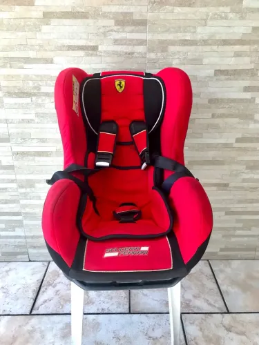 CADEIRÃO PARA AUTO FERRARI até 25kg 