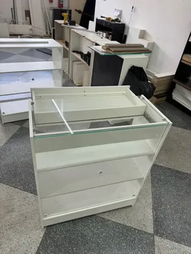 Balcão caixa vitrine c/ vidro superior MDF 