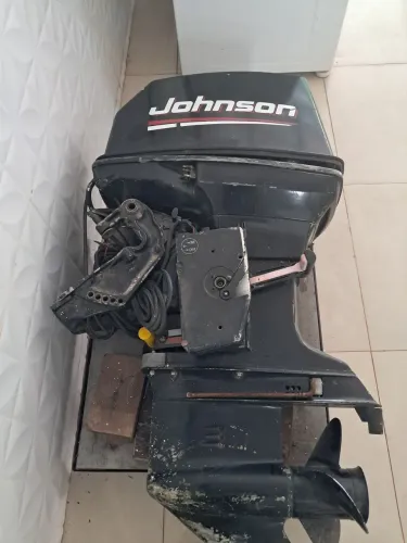 Motor de poupa Johnson 