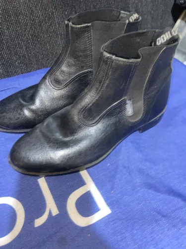 Botina preta couro 38