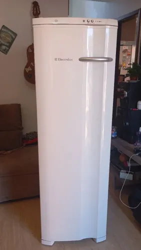 Frezzer Vertical Electrolux FE 26 Lindo em ótimo estado de concentração Entrego