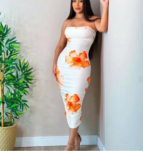 Vestido branco floral para festa