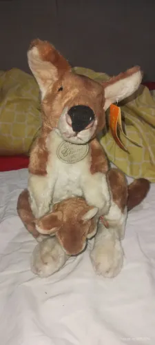 CANGURU DE PELÍCULA COM BOLSA E FILHOTE