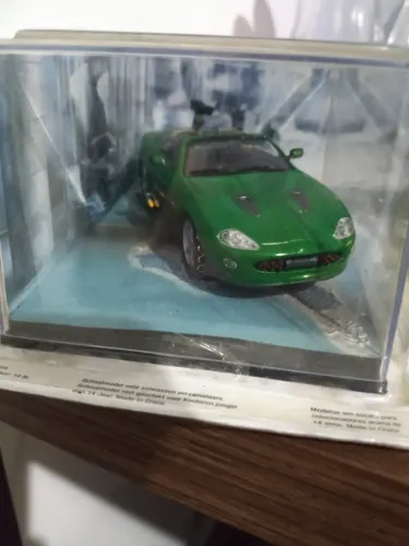 Miniatura Carrinho James Bond Jaguar XKR (Die Another Day)