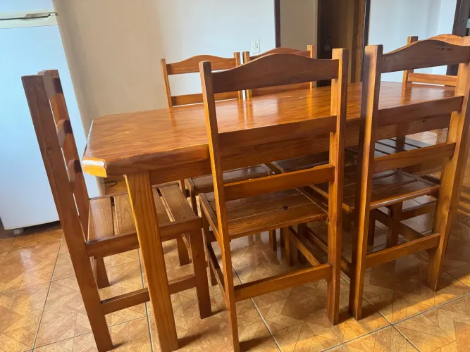 Mesa com 6 cadeiras 