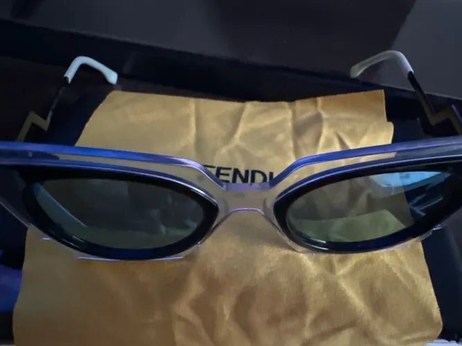 Oculos de sol original Fendi