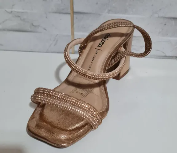 Sandália Feminina Dakota Dourada com Strass