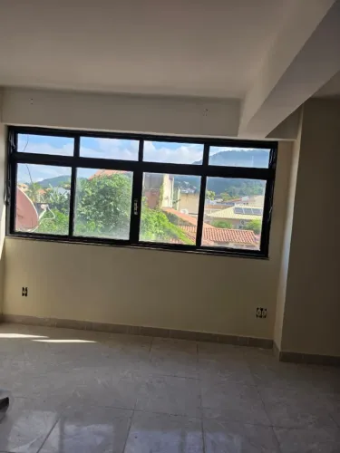 Ótimo Ponto - Alugo Sala no Centro Comercial Itaipu - Avenida Central