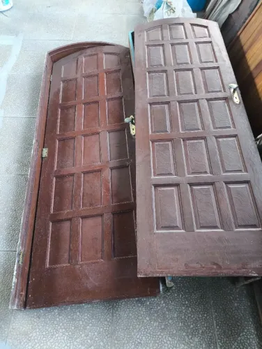 Portas e janela colonial de madeira maciça 