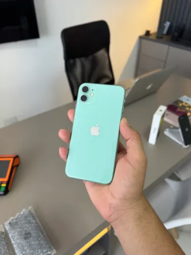 iPhone 11 64Gb semi novo