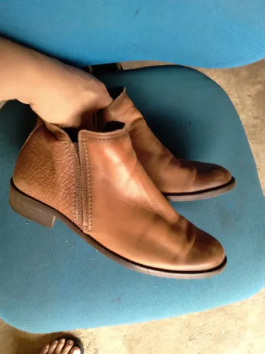 Vendo essa bota em couro legítimo importado n 39 