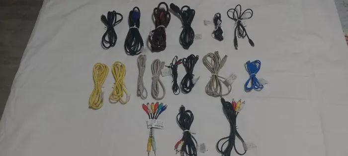 Cabos diversos para dados, video, som e força