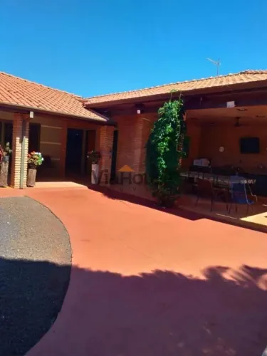 Venda de Casas / Condomínio na cidade de Jardinópolis
