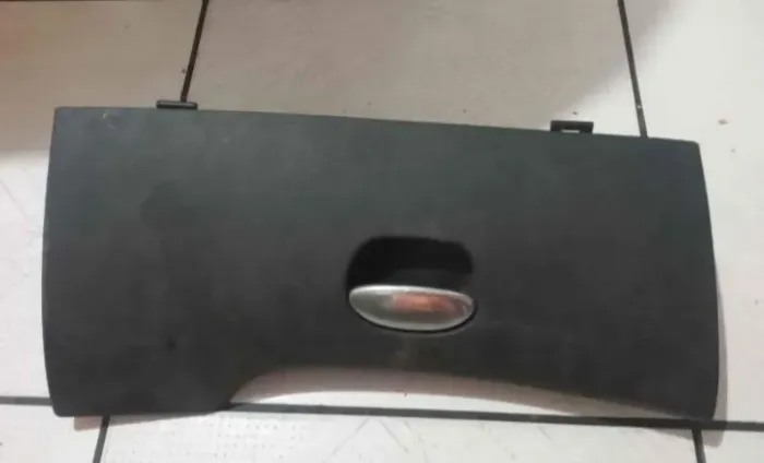 Tampa porta luvas peugeot 207( não entrego)