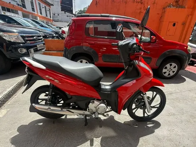 Biz 125 2024, 9.400 km, trocamos, financiamos, parcelamos no cartão, Opção Veículos