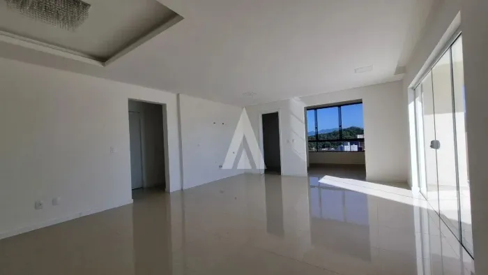 Cobertura com 1 suíte(s) mais 2 quarto(s) à venda no bairro Anita Garibaldi em JOINVILLE, 