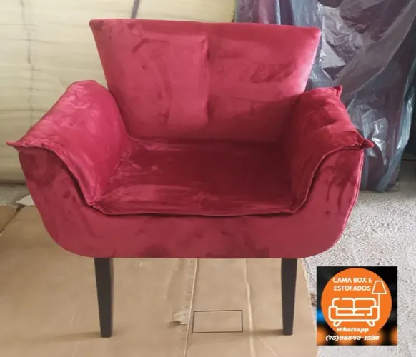 Poltrona de Veludo Vermelha R$380 a unidade 