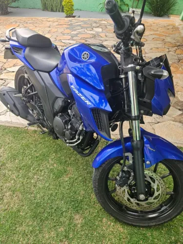 Moto Fazer muito conservada