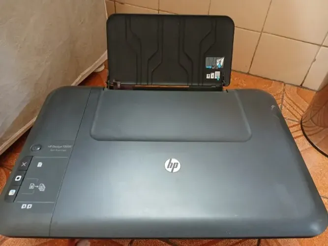 Impressora HP DeskJet F2050 Multifuncional Colorido - Com Defeito
