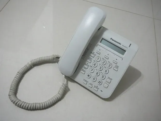 Telefone IP Branco Kx Nt551x Panasonic (sem fonte) defeitinho no cabo