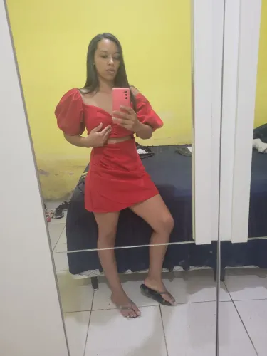 Vendo macaquinho vermelho sofisticado. 