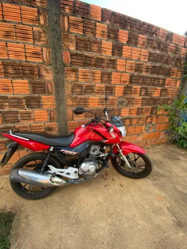 A moto não está quitada,mas assim que fizer o negócio eu quito e transfiro pro novo dono.