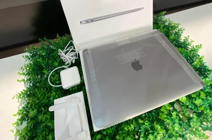 Promoção | MacBook Air M1 13 2020 8GB - 256GB SSD - Space grey 