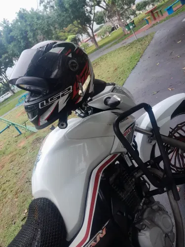 Vendo 160 2018 perfeito estado sou a 2 dona 