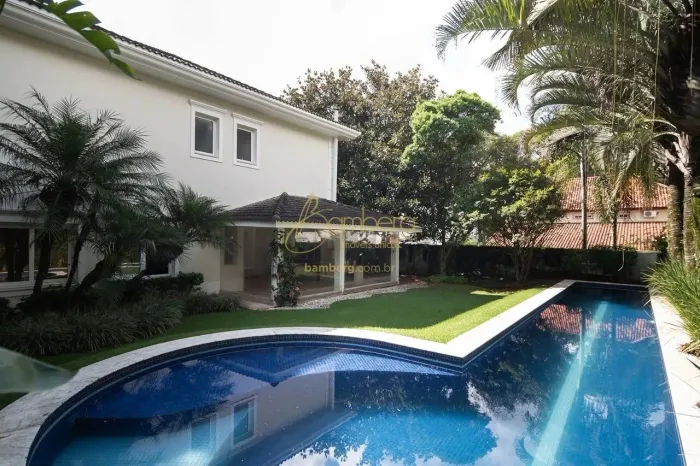 Casa em Condomínio Fechado no Morumbi para locação - Super Quadra